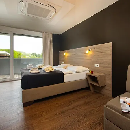 Appartement Sirava *** *